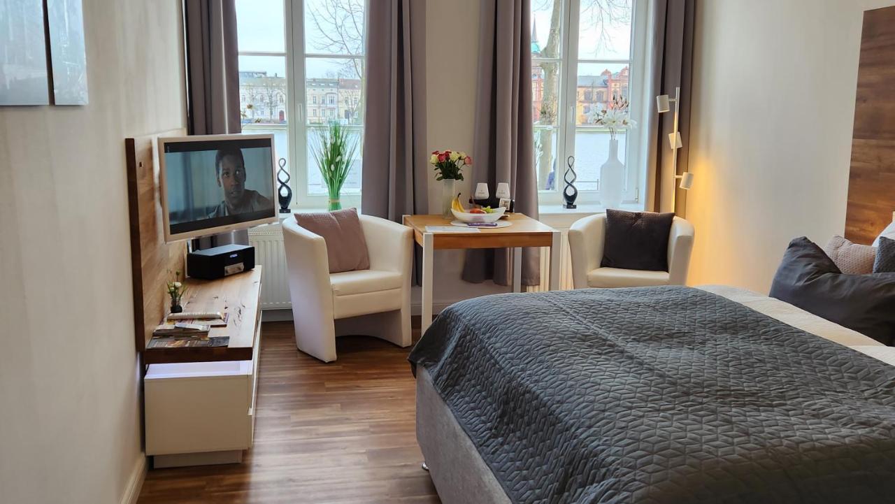 Das Ferienapartment Alexandrine Direkt Am Pfaffenteich Mit Eigenem Parkplatz Schwerin  Exterior foto