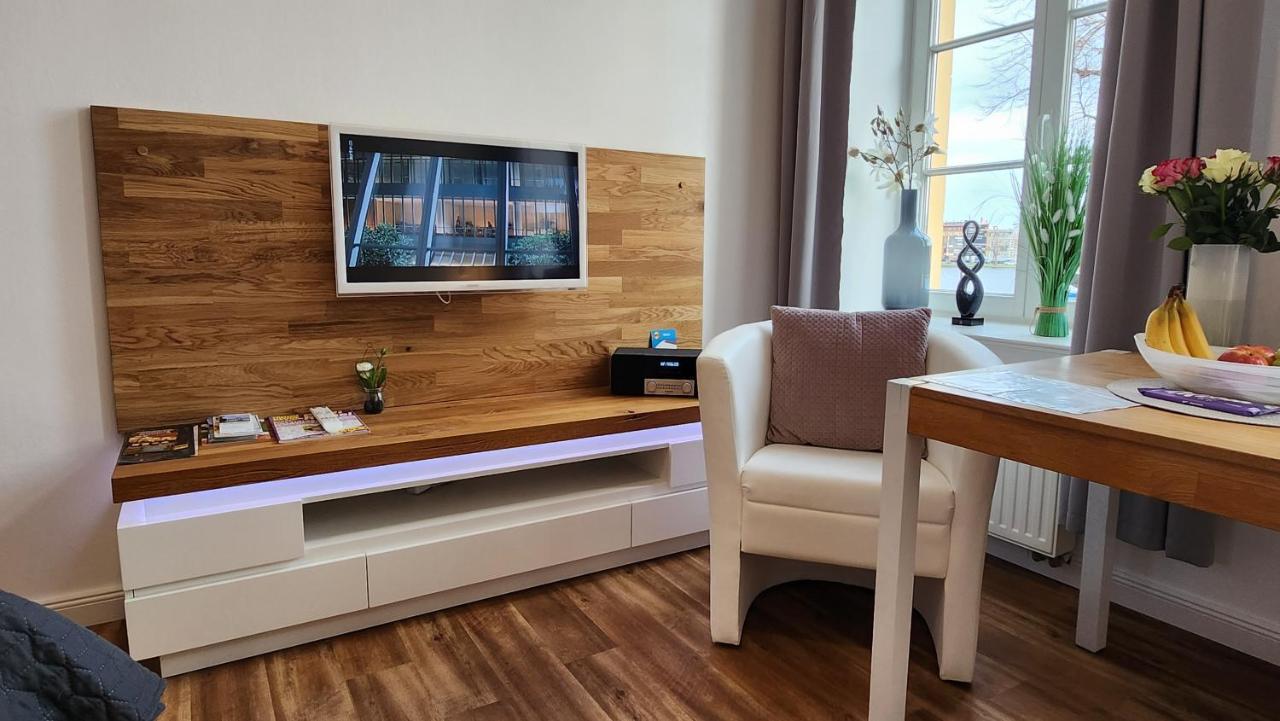 Das Ferienapartment Alexandrine Direkt Am Pfaffenteich Mit Eigenem Parkplatz Schwerin  Exterior foto