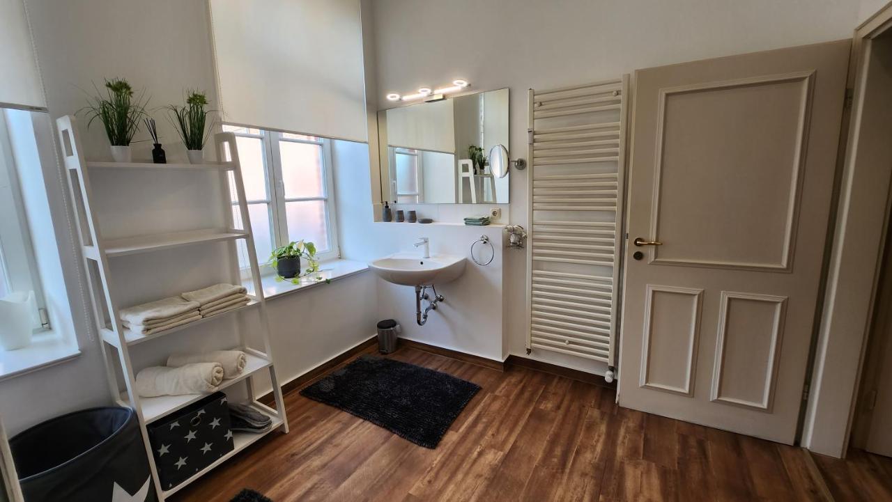 Das Ferienapartment Alexandrine Direkt Am Pfaffenteich Mit Eigenem Parkplatz Schwerin  Exterior foto